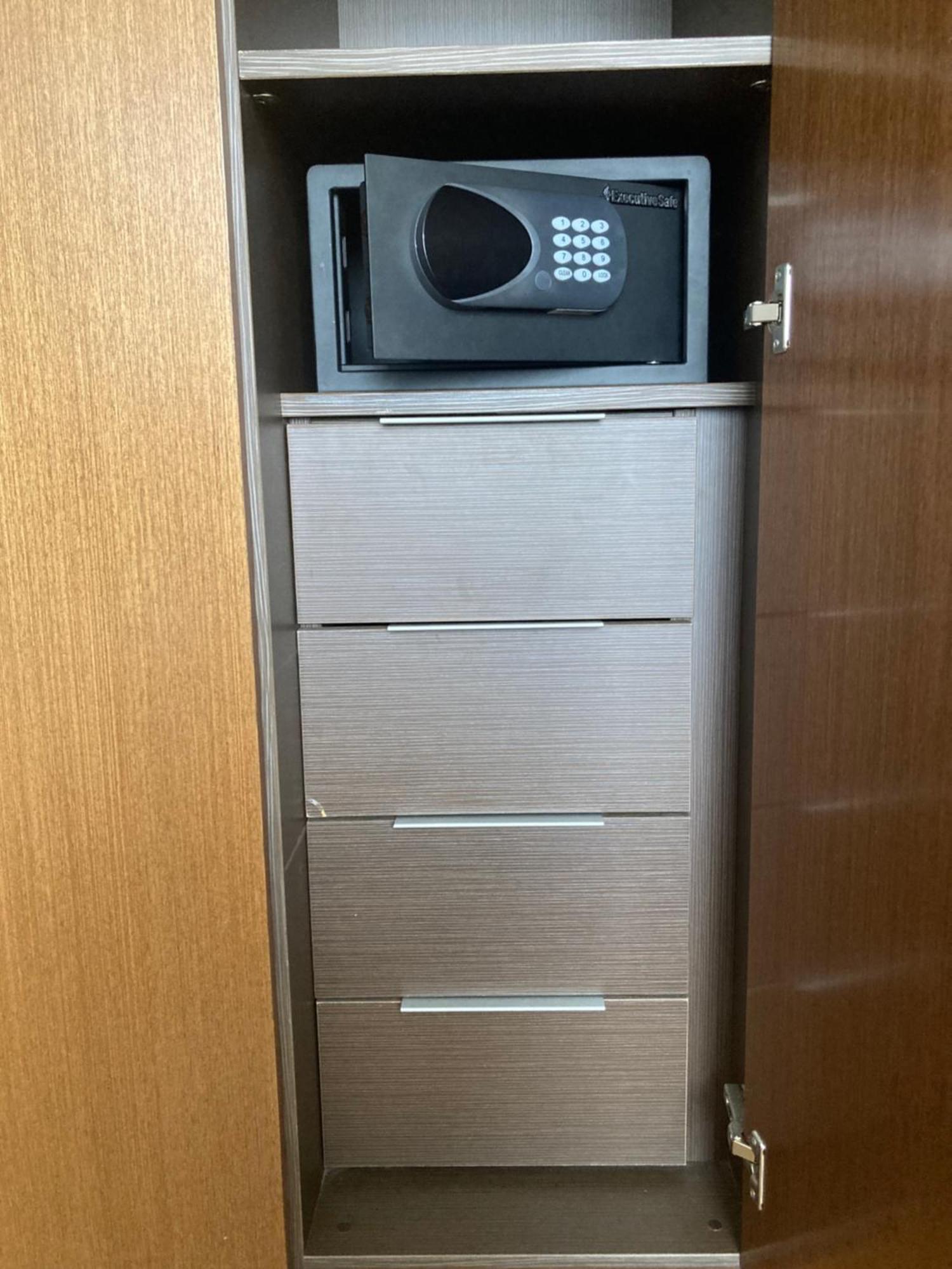 Hilton 9th N°8
